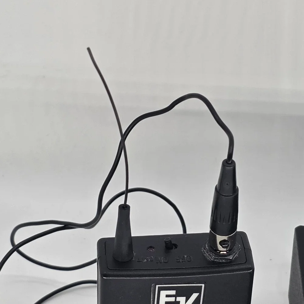 Electro-Voice RE-2 Wireless System Receiver With Clip Microphone Acessories Case